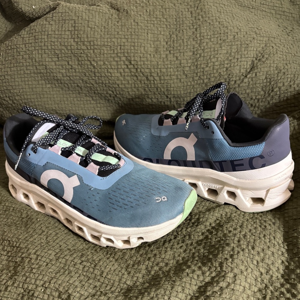 On Cloud Women’s Running Shoes – Blue/Mint – Great Condition